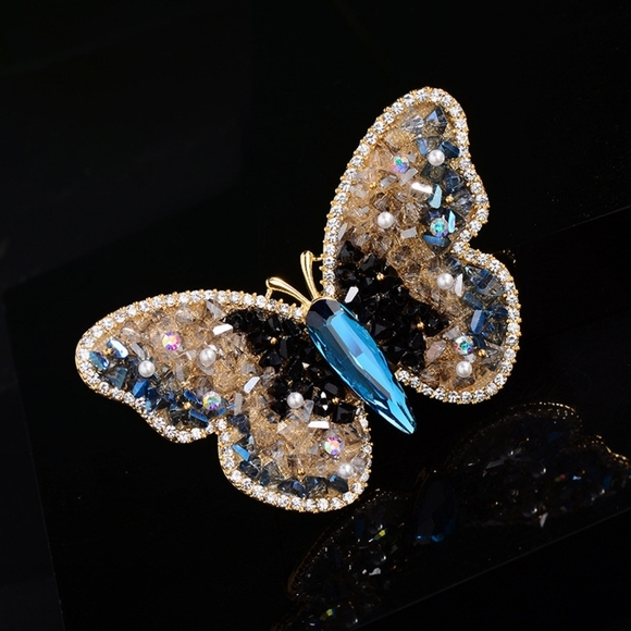 VQ Butterfly Brooch - Picture 2 of 6